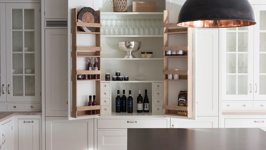 Reegel, millest lähtuda ja omatahtsi natuke kõrvale hiilida: all on sahtlid, üleval riiulid. 