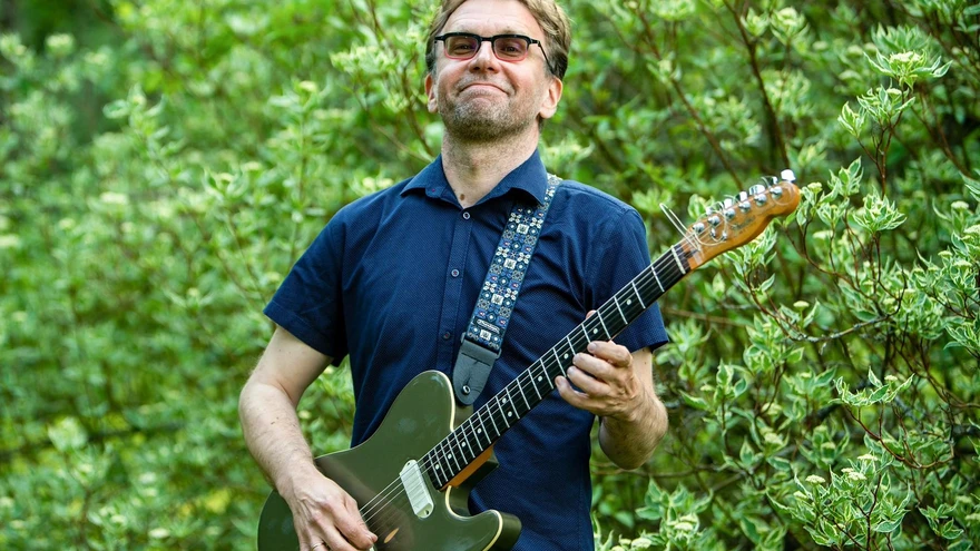 Suur või väike lava? Oma võlud on nii õdusatel klubidel kui ka suurtel lavadel, kus möllata saab, ütleb kogenud muusik Jaak Sooäär. Samas peab ta kontserdi edu puhul oluliseks ka publikut.