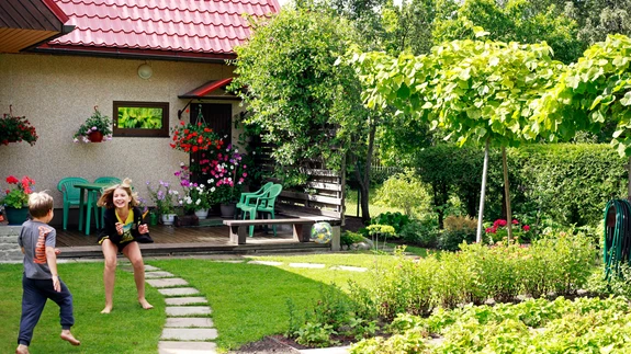 Lapselaste mängulustiks on aiaruumi piisavalt.