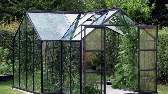 Moodsad kasvuhooned on ilusad ja mugavad kasutada.