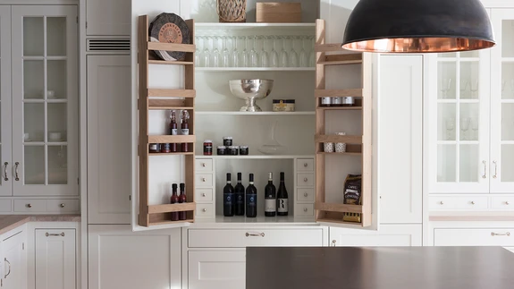 Reegel, millest lähtuda ja omatahtsi natuke kõrvale hiilida: all on sahtlid, üleval riiulid. 