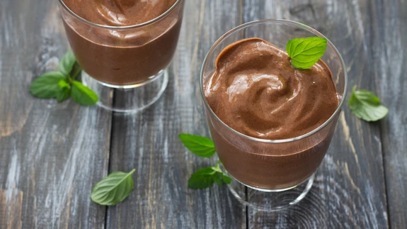 Šokolaadi-mousse kikerherneste ja kookoskoorega.