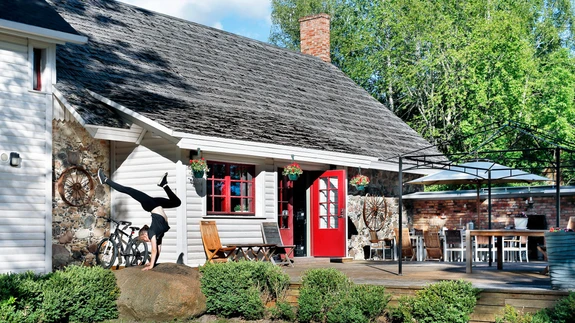 Terrassi rajamiseks tõsteti siin maapinda üle meetri.