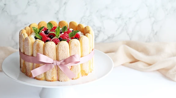 Rikkalikku tarretisetorti tuntakse üle maailma ka Vene šarloti ehk Charlotte russe’i nime all.