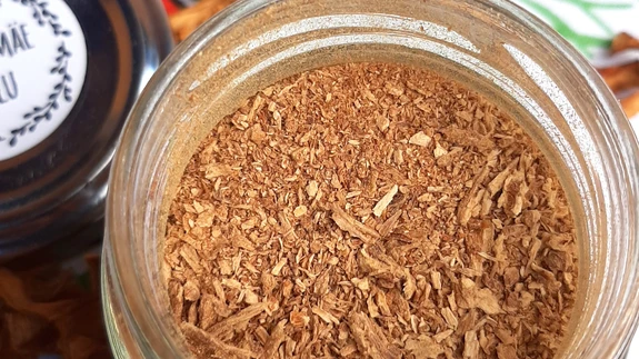 Kui palju kasutusvõimalusi pulbril on: kastmetesse, suppidesse, pirukatäidistesse, pasteetidesse, maitsevõidesse ja -sooladesse.