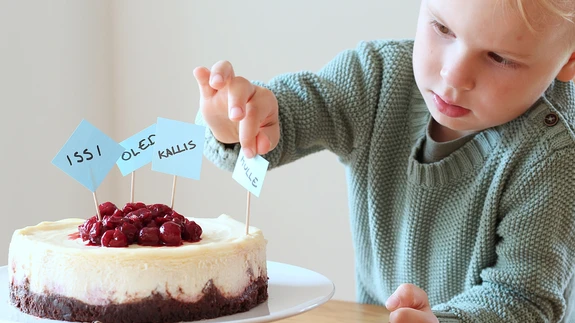 Torti aitas kaunistada 3-aastane Robin.