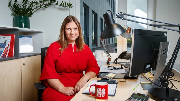 KABINET, MIS NÄGI MARI-ANNET VAHEL NII HOMMIKUL KELL KUUS KUI KA ÕHTUL KELL ÜKSTEIST: Pandeemia tippaegadel, kui koormus oli suur, jõudis Mari-Anne koju napilt vaid magama. Sel ajal, kui paljud õppisid ja töötasid kodus, toimetasid Terviseameti juhid ikka kohapeal.