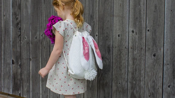 Meisterda lapsele jänkukõrvadega seljakott