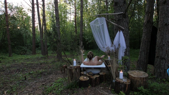 Vannist või tünnist loodud spaanurk võimaldab sulpsata soovi järgi kas külma või kuuma vette.