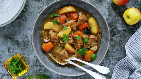 Siidris siga ehk jõuluvürtside ja õuntega pikalt siidris hautatud sealiha