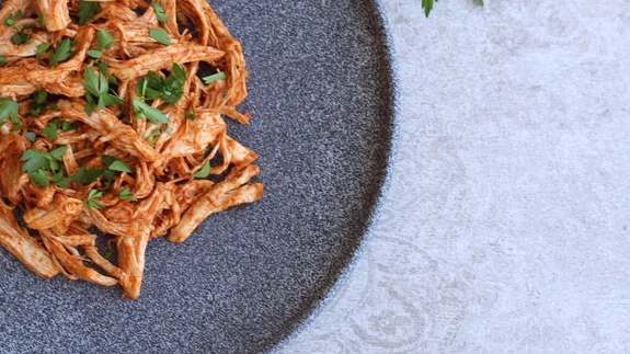 Vähese kalorsusega kanafileest valmiv rebitud kana on suviselt kerge kõhutäide.