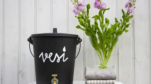 Mida tumedamat värvi ämber, seda soojemaks vesi suvel väljas seistes läheb!