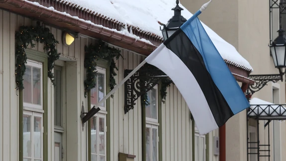 Eesti lipu kuju ja värvid on määratletud Eesti lipu seaduses.