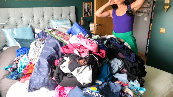 Segadus ja ahastus: kui me kõik minu riided ühte hunnikusse ladusime, ajas nende hulk mind ahastusse. Tundsin häbi, et mul on nii palju rõivaid ja siiski tunne, et midagi pole selga panna.