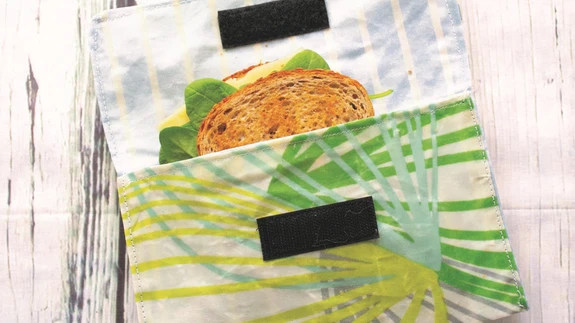 Vahakangast ümbrik võileivale.