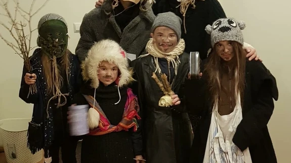 Traditsioon jätkub: Heidi hoiab sandijooksmist endiselt au sees. Eelmisel aastal viis ta mardiõnne ümberkaudsetesse taludesse koos õe, õelapse ja oma lastega. Mõnusat elevust oli nii mardimaske meisterdades kui ka ukse taga koputades.