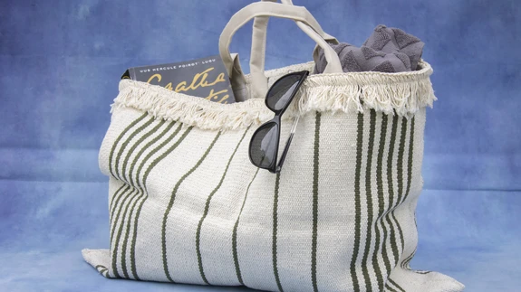 Vaibast tehtud kott on mahukas ja vastupidav