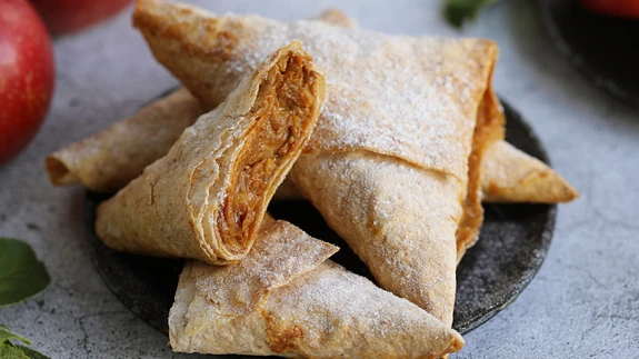 Soolakaramellitäidisega õunapirukad