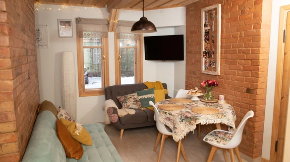 Unistuste kodu Karlovas: Toredad naabrid hõikamise kaugusel, hubaselt soe kodu ja nokitsemisvõimalus kuuris.