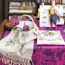 Lylian armastab ja kogub endiste aegade näputöötekstiile ja näeb neid meelsasti kõrvuti isikliku käsitööga.