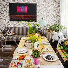 Lauakatmine on protsess: vastavalt meeleolule tekib nõusid ja kaunistusi aina juurde. Philippe Starcki läbipaistvad kummitustoolid reedavad Lyliani lembust baroki ja moodsa disaini suhtes.