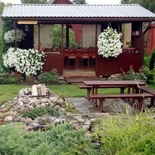 Rabarocki festivaliga nime saanud Rock Cafe on eelkõige oma pere mõnusaks äraolemiseks, aga ka külaliste võõrustamiseks.