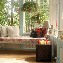 Kodu kujundades on ta lähtunud sisetundest, mis eelistab loomingulist stiilide ja ajastute segu ning meeleolukaid viiteid ajaloole.