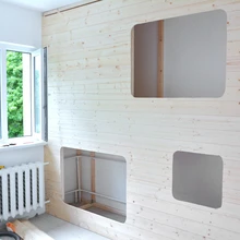 Voodi ehitamine algas joonisest ja materjali kojuveost. Edasi ehitati karkass, paigaldati laudis, saeti välja aken ja voodiavad, lihviti ning seejärel läks kogu ehitis värvi alla. Mänguköök ja seal asuvad riiulid on valmistatud vineerist