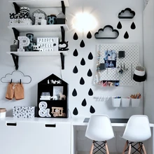 Meisterdamiseks ja joonistamiseks on vajalikud laud ja toolid. Mulle oli ammu juba silma jäänud Ikea Stuva sari, mille kasuks otsustasimegi.