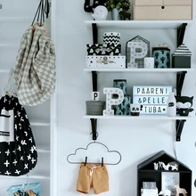 Poiste ühed lemmikud on legod, neid hoiustavad üleelusuurused legoklotsid (www.klotsipood.ee) ja varbseina küljes rippuvad „Play and Go” mängumatid (www.kidsdecor.ee), mis kokku tõmmates muutuvad kotiks.