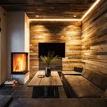 Sauna eesruumi seinu katab efektselt tekstuurne, ilmastikust räsitud, uhutud laudis. Mugav diivan on kaetud niiskuskindla kattega.