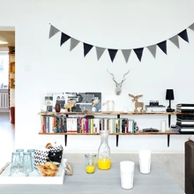 Elutoa servamata lauast raamaturiiul on Rene ehitatud.