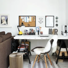 Üks osa elutoast täidab töötoa funktsiooni.