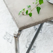 Ausad keevitusjäljed haljal metallil – diivanilaua keevitas ja betoonist lauaplaadi valas Martin ise Mai tehtud jooniste järgi.